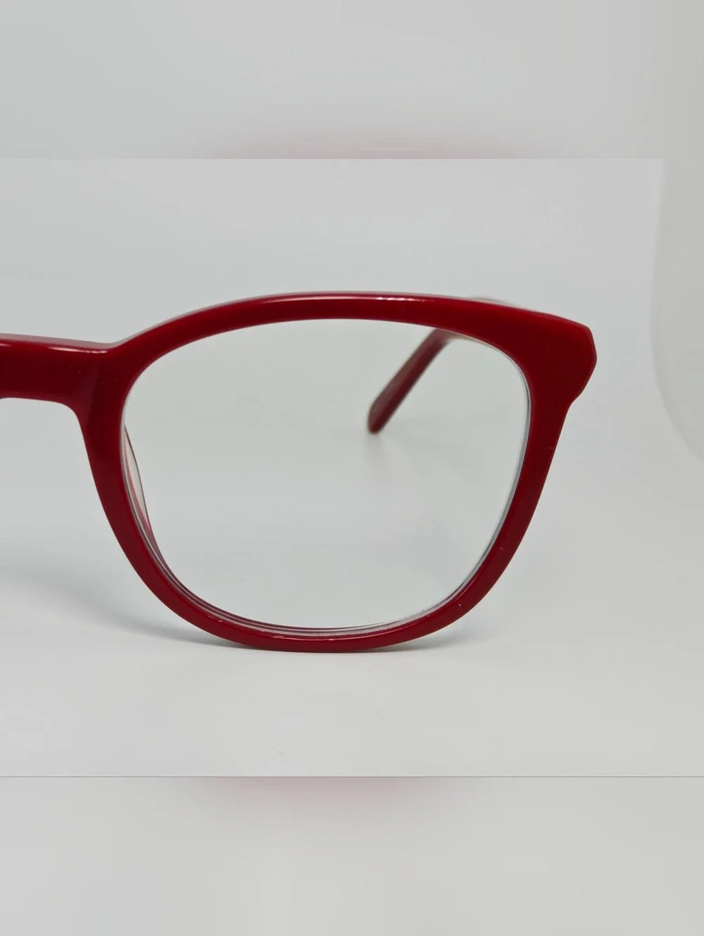 Kat. Stylish Red Women's Cat Eye. Wayfarer Vibes.